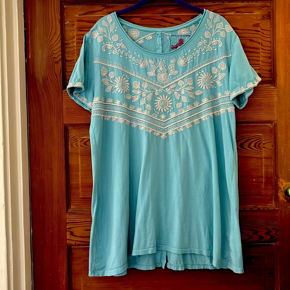Johnny Was embroidered cotton tee blue with cream and back buttons